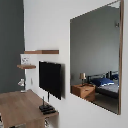 Modern 2 Bedroom *
