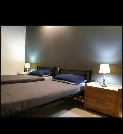 Modern 2 Bedroom *